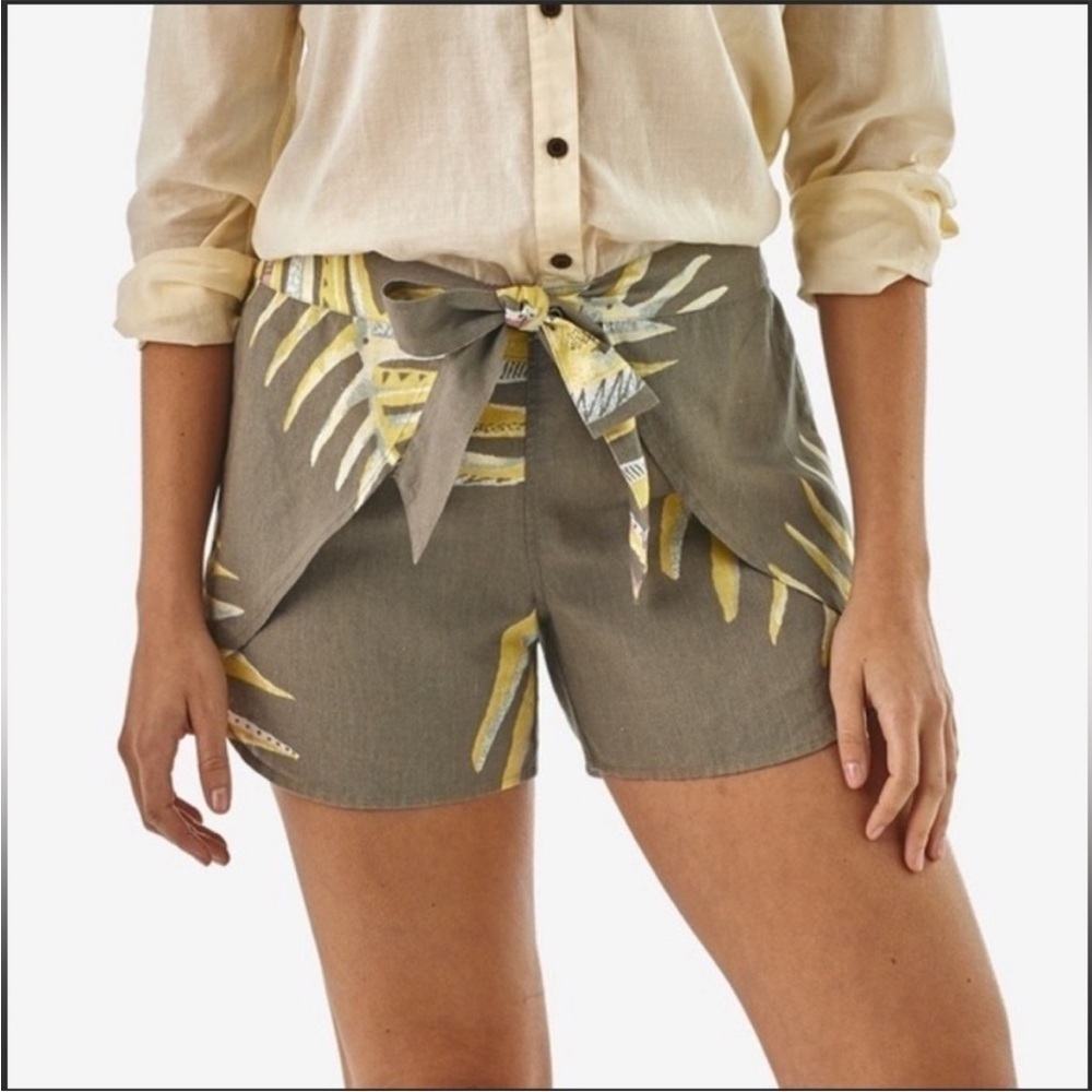Patagonia NWT Women’s Garden Island Shorts Palms of My Heart Grey Size Medium